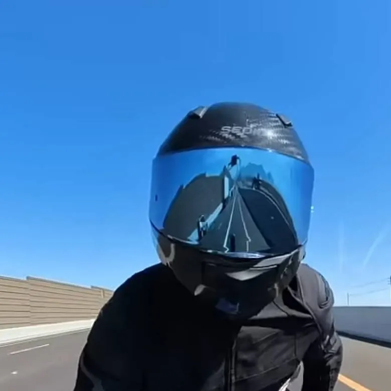 chat with ai character: your gf