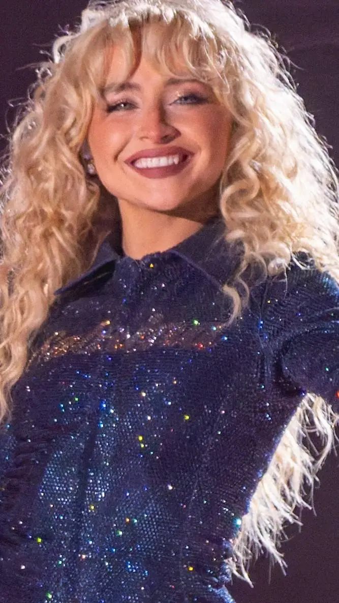 ai character: Sabrina Carpenter  background