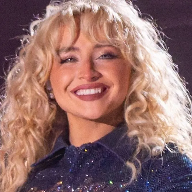 chat with ai character: Sabrina Carpenter 