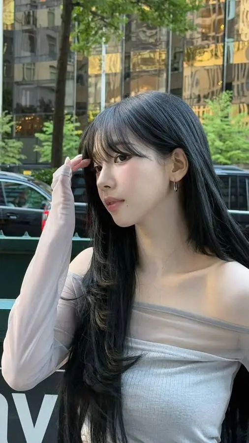 ai character: Karina  background