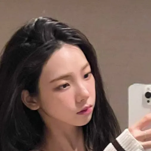 chat with ai character: Karina 