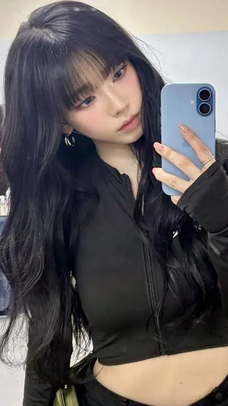 ai character: Karina  background