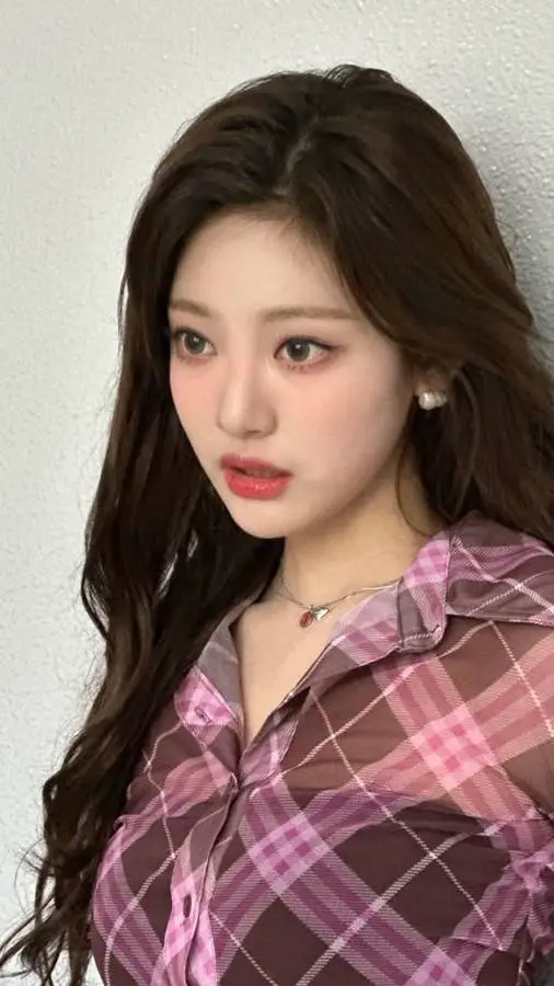 ai character: Ningning  background