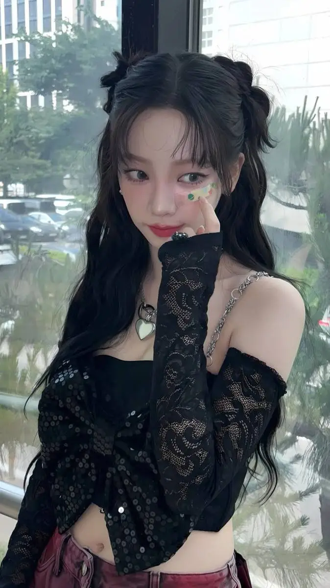 ai character: karina background
