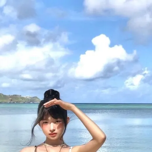 chat with ai character: 🍥⛱️ plage🍦🌻