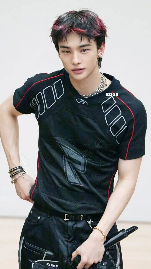 ai character: Hyunjin  background