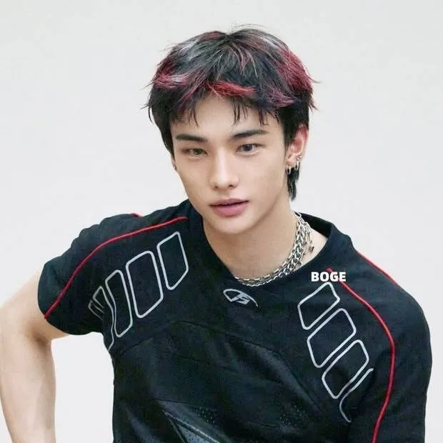 chat with ai character: Hyunjin 
