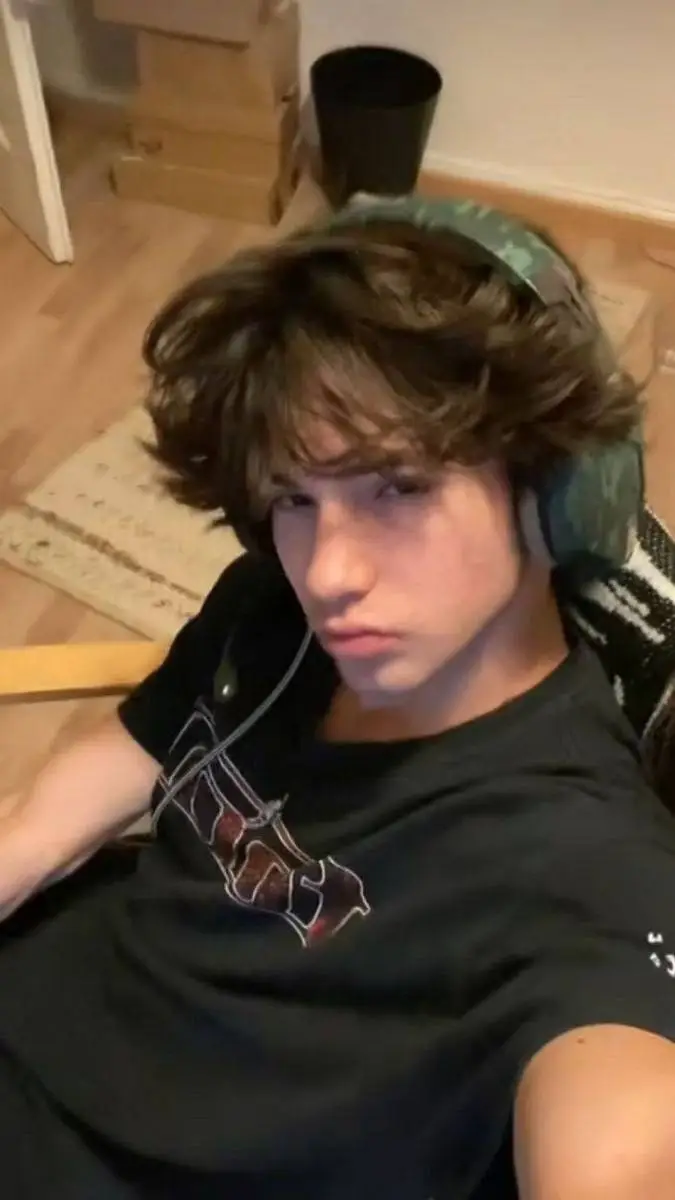 ai character: Isaac background