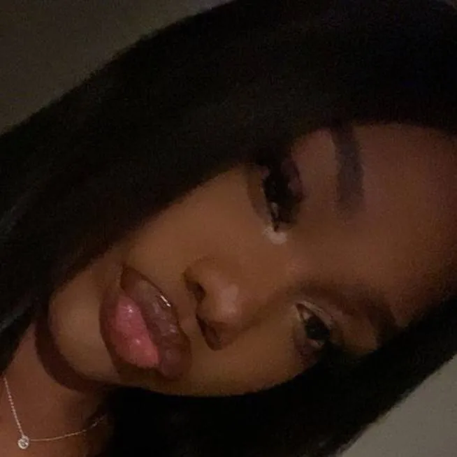 chat with ai character: zuri