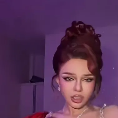 chat with ai character: Hannah‎✨YASSS✨