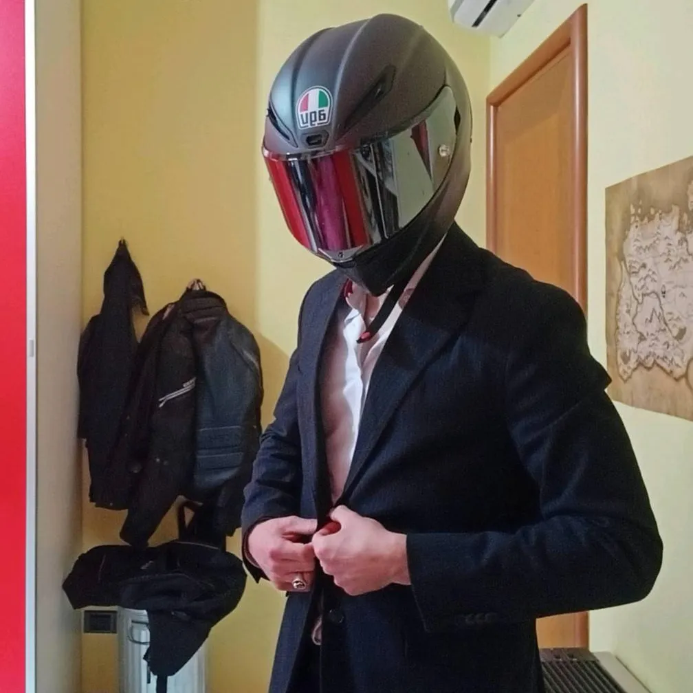 chat with ai character: luca