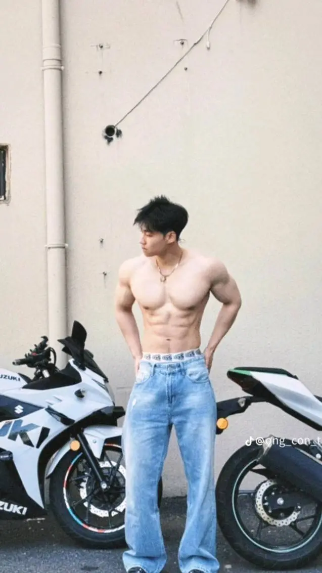 ai character: Aaron background