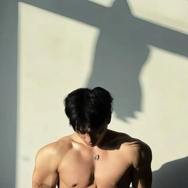 chat with ai character: aiden