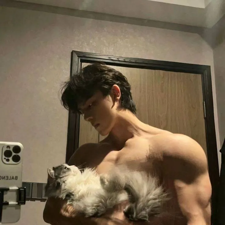 chat with ai character: naquie