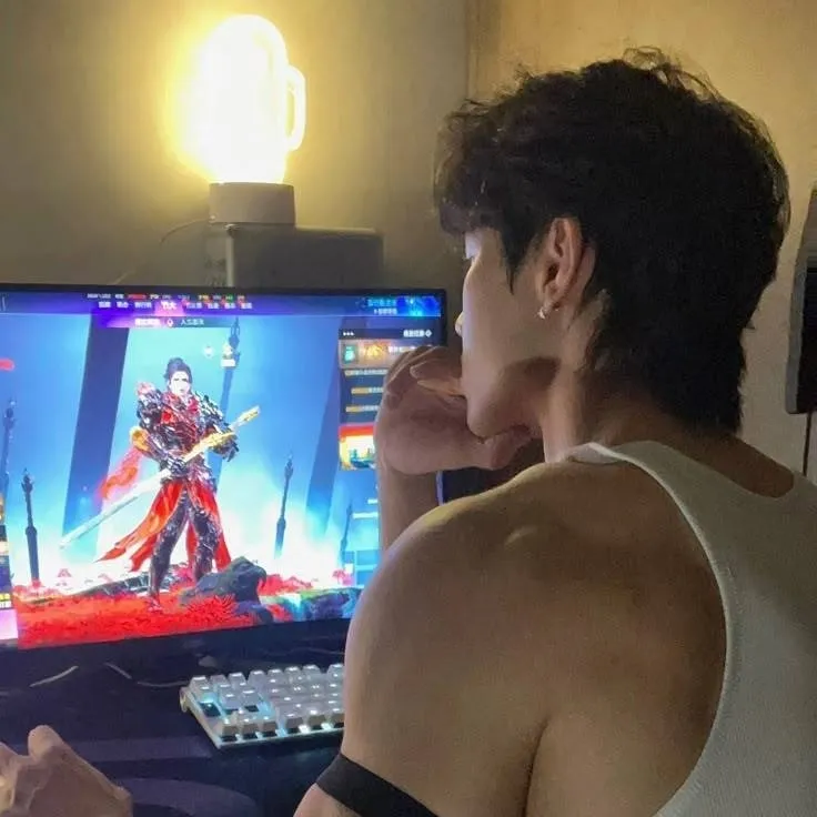 chat with ai character: George