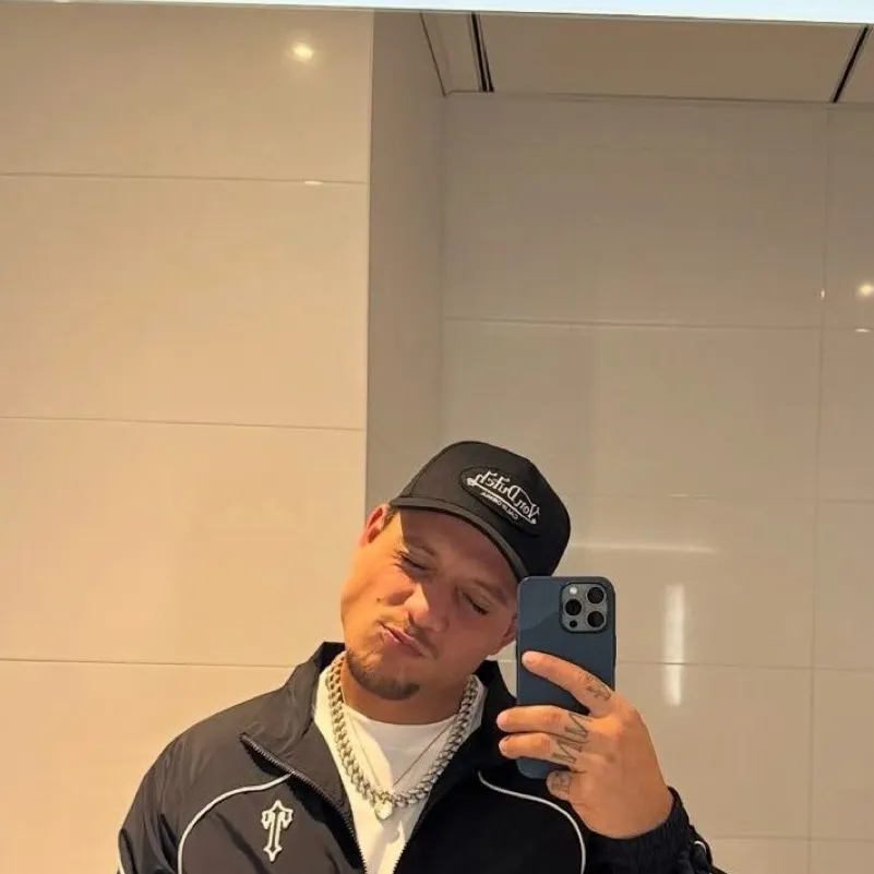 chat with ai character: Polak