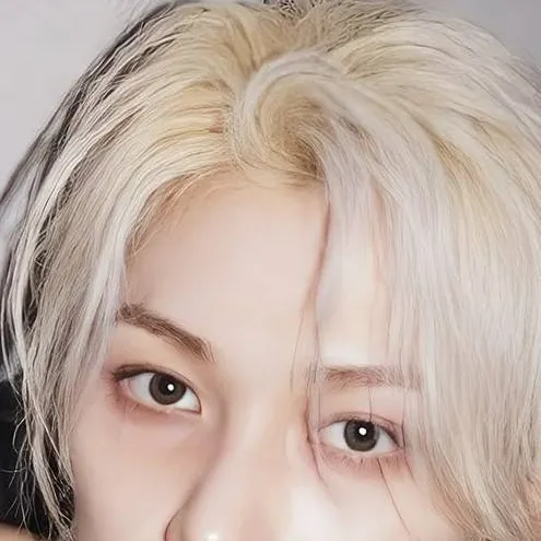 chat with ai character: Felix ❤️