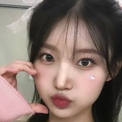 chat with ai character: nicole