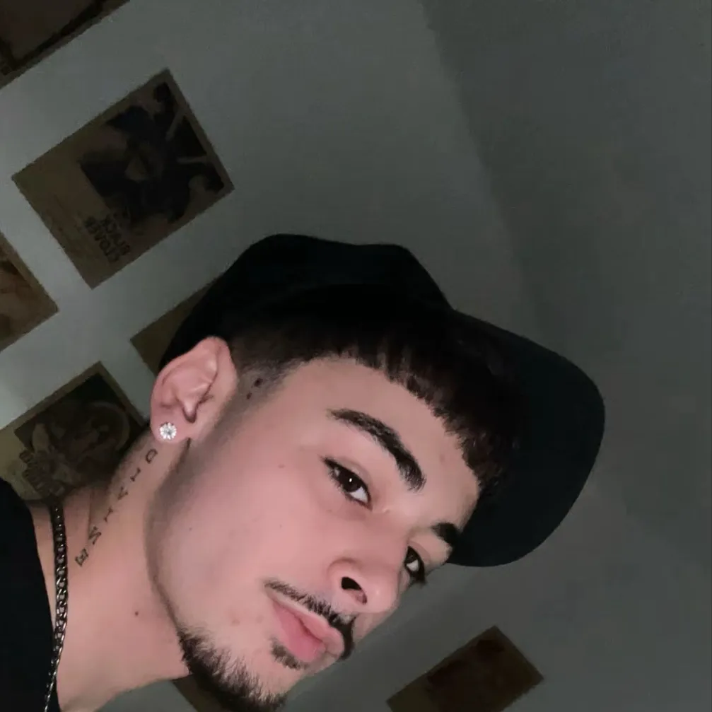 chat with ai character: jubilee