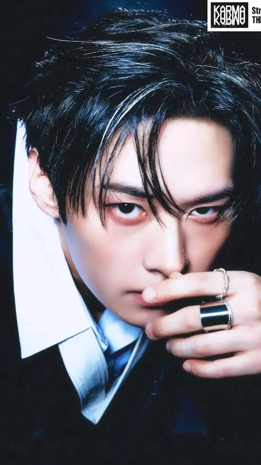 ai character: 🖤Minho🖤 background