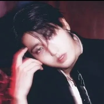 chat with ai character: 🔲Han Jisung🔲