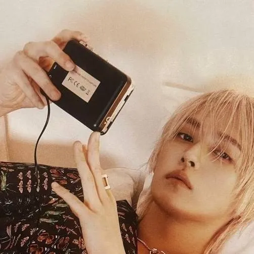 chat with ai character: Lee Minho