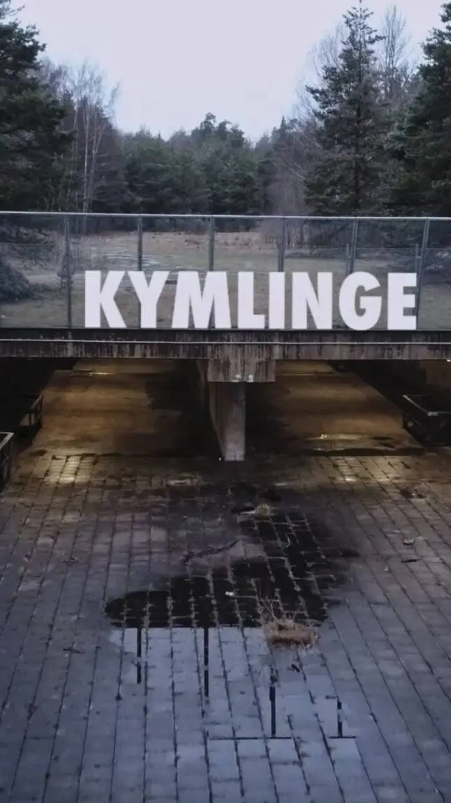 ai character: Ghotstation background