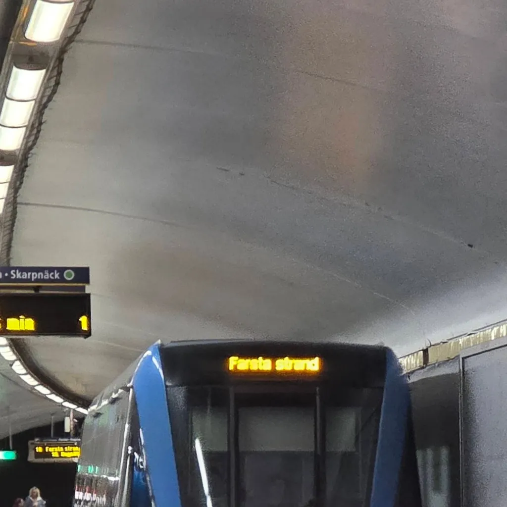 chat with ai character: Tunnelbana 🟩🟦🟥🚇🇸🇪