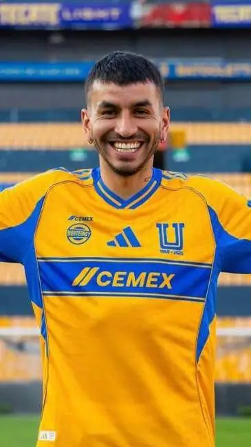 ai character: Angel correa background