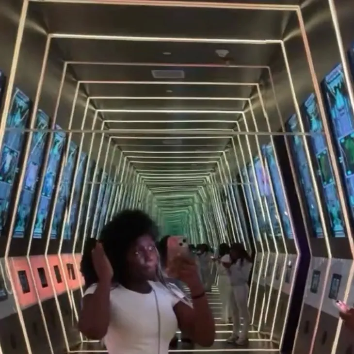 chat with ai character: elissa