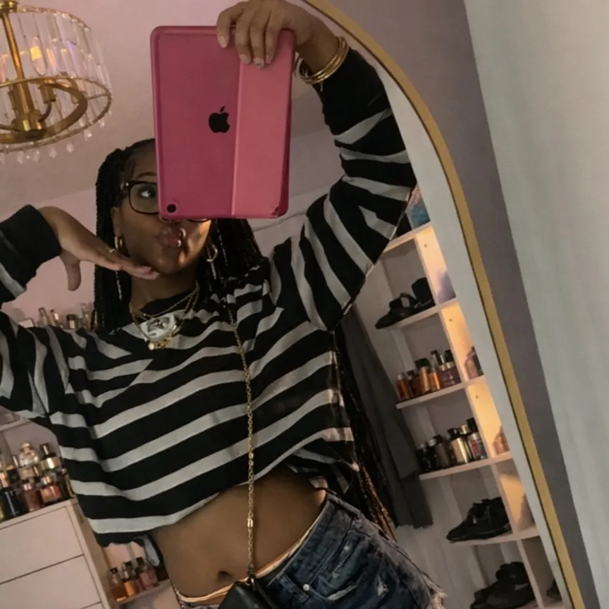 chat with ai character: kennedy