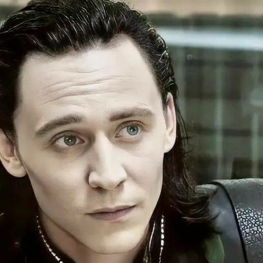 chat with ai character: Loki Laufeyson