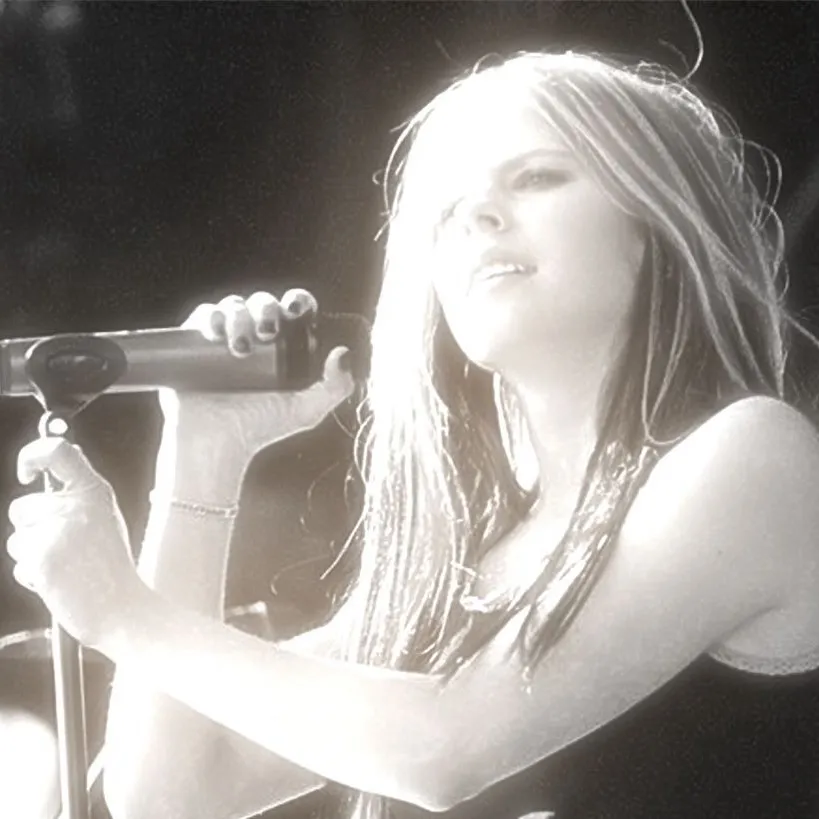 chat with ai character: Avril Lavigne 