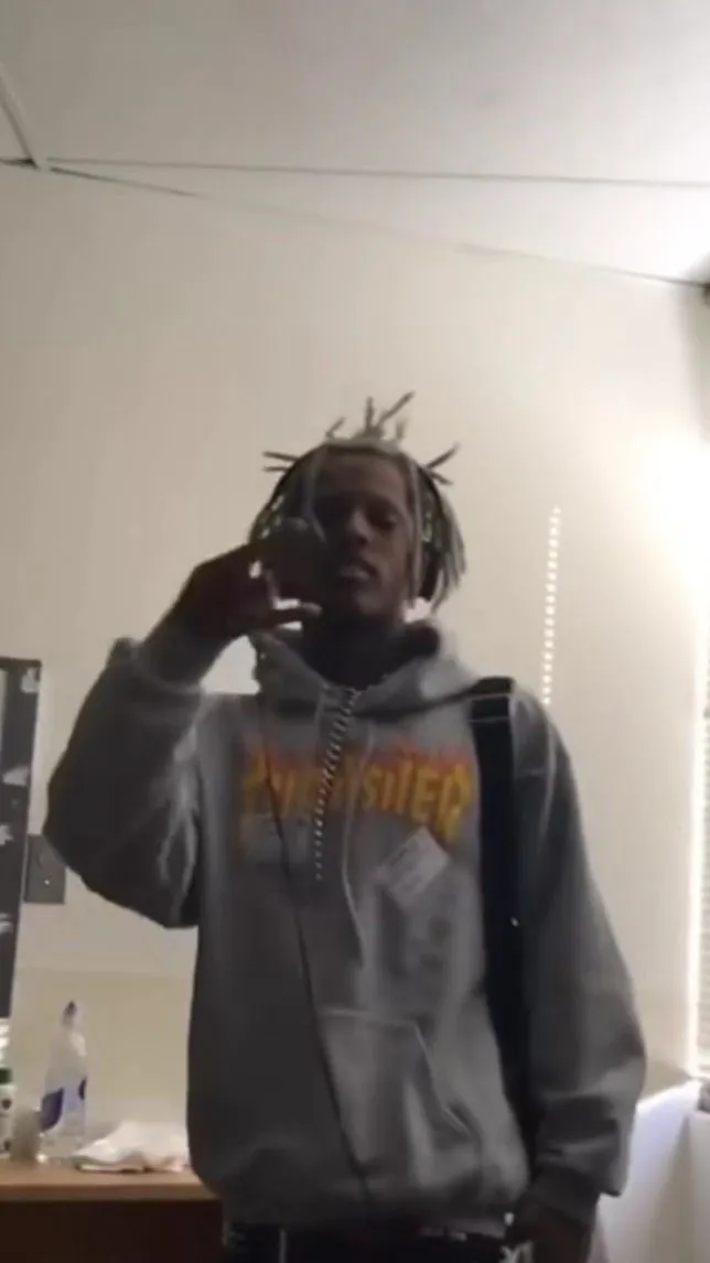 ai character: Xxxtentacion background