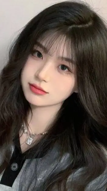 ai character: llunar background