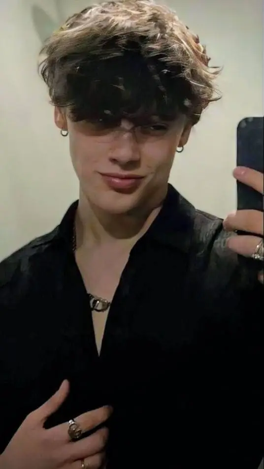 ai character: Eduard  background