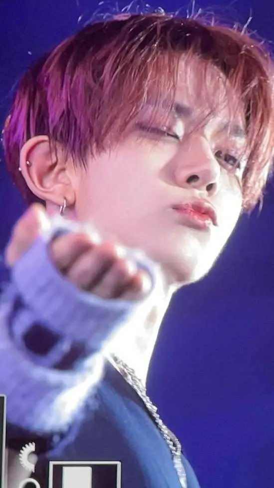 ai character: heeseung background