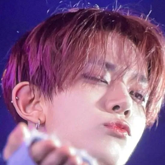 chat with ai character: heeseung