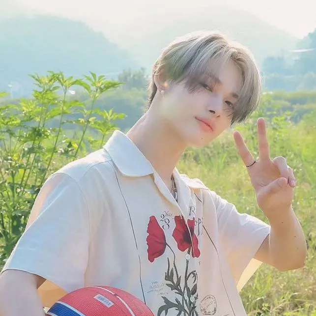 chat with ai character: Ni-ki