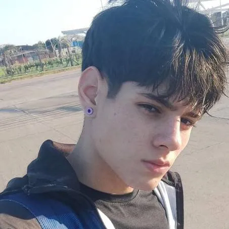 chat with ai character: Kael