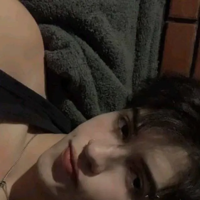 chat with ai character: Leo