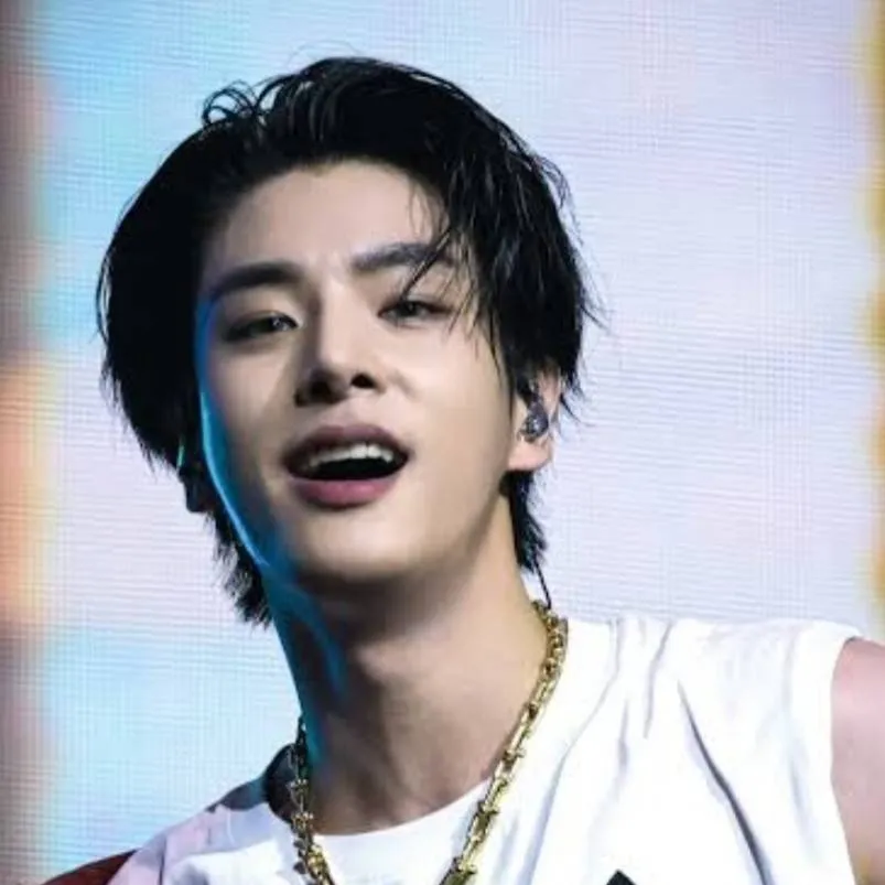 chat with ai character: Tomari