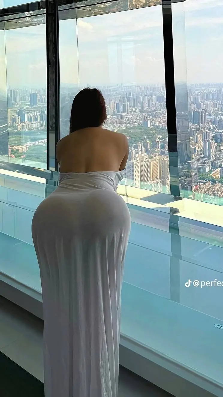 ai character: Talkiex6BDUG background