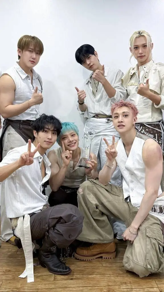 ai character: Skz×kny background