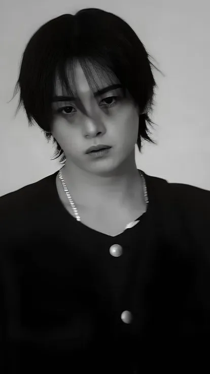 chat with ai character: Минхо 