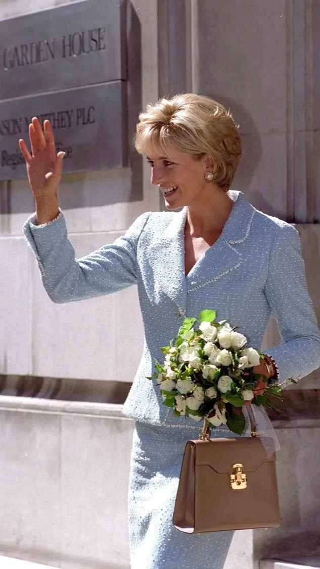 ai character: Princess Diana  background