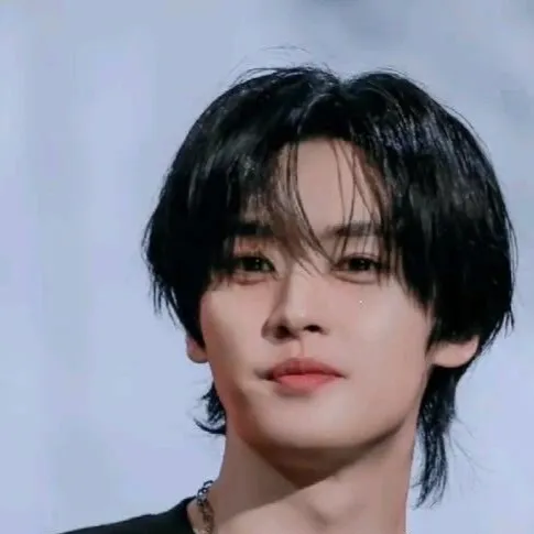 chat with ai character: Lee know🌷