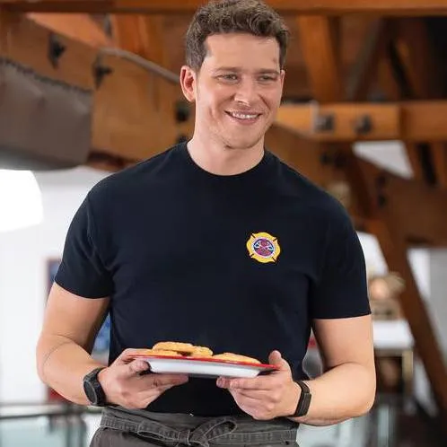 chat with ai character: Evan Buckley