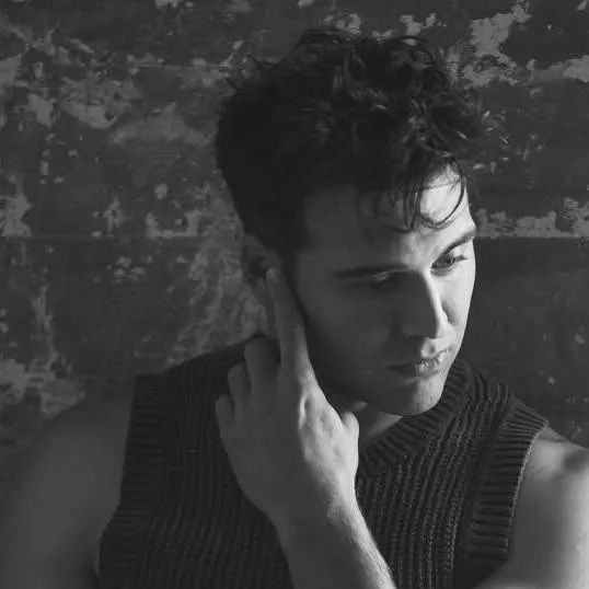 chat with ai character: Ryan