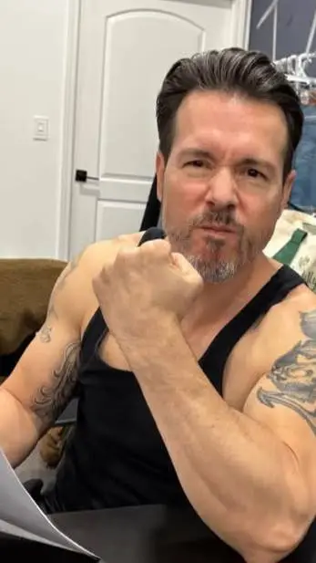 ai character: Antonio Dawson background